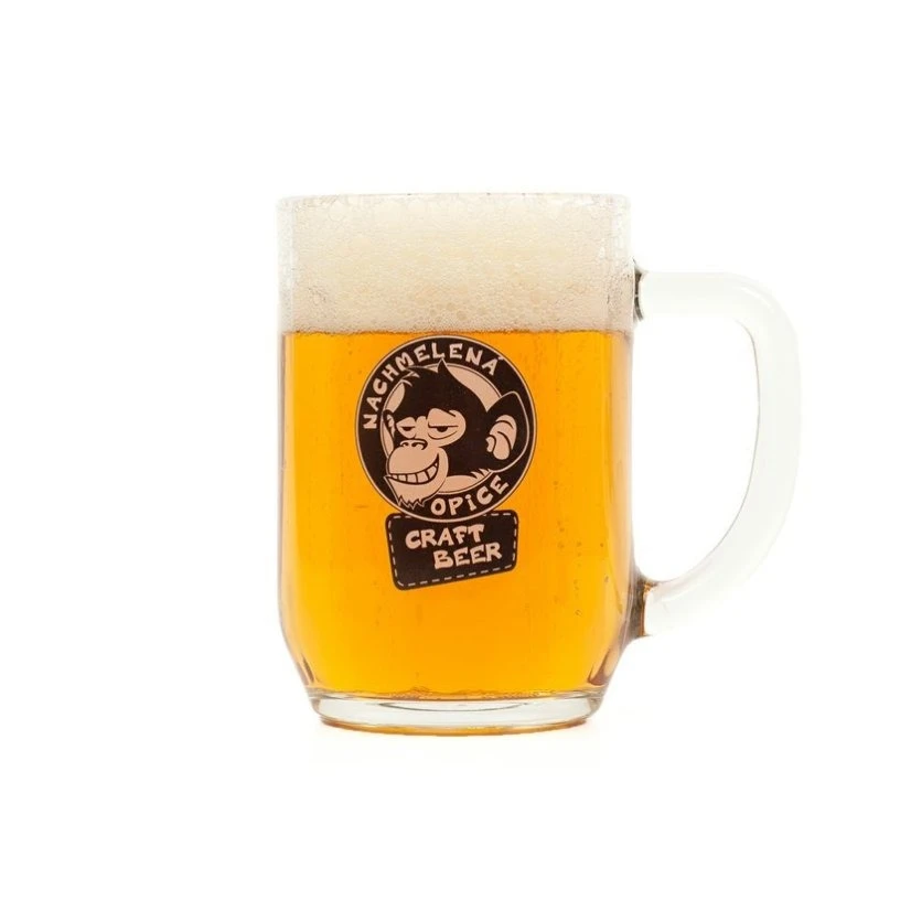 Čerstvě načepované řemeslné pivo Nachmelená Opice v půllitru